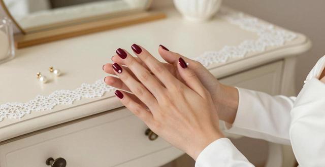 红色简单新娘美甲图片_新娘美甲红色款式图片_新娘美甲图片大全2020