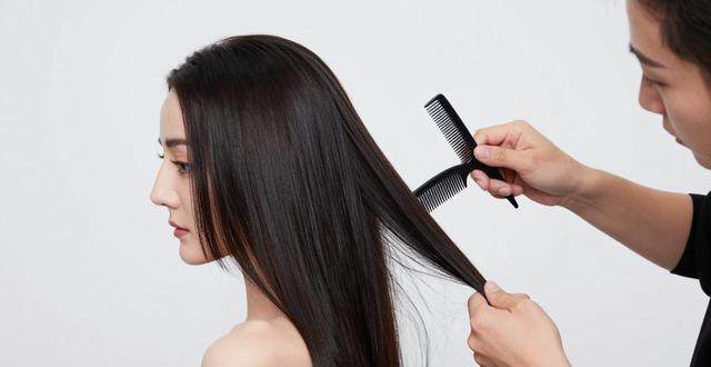 迪丽热巴巴黎时装周发型 黑长直和短发造型合集