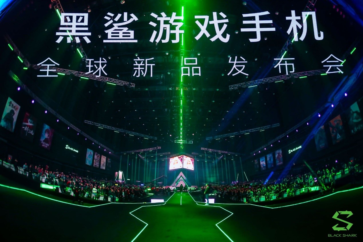 重庆的六月,又闷又潮,厨房那台油烟机一开就是黏糊糊的风